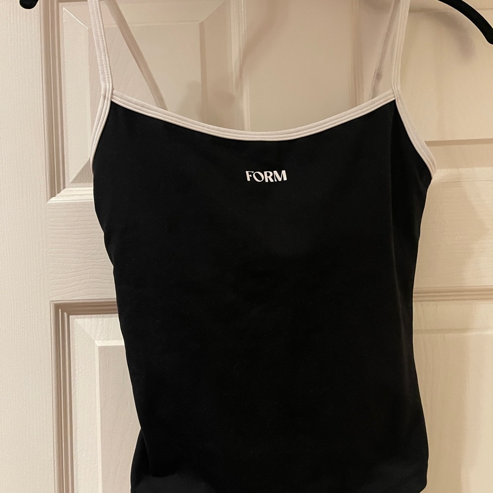 FORM Cami in Black/White